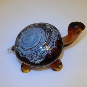 Dynasty Gallery 1951 Turtle Amber Art Glass Paperweight